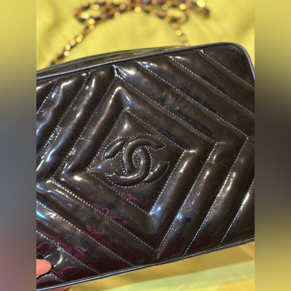 Chanel vintage camera bag, comes with card (need to find) - Picture 8 of 12
